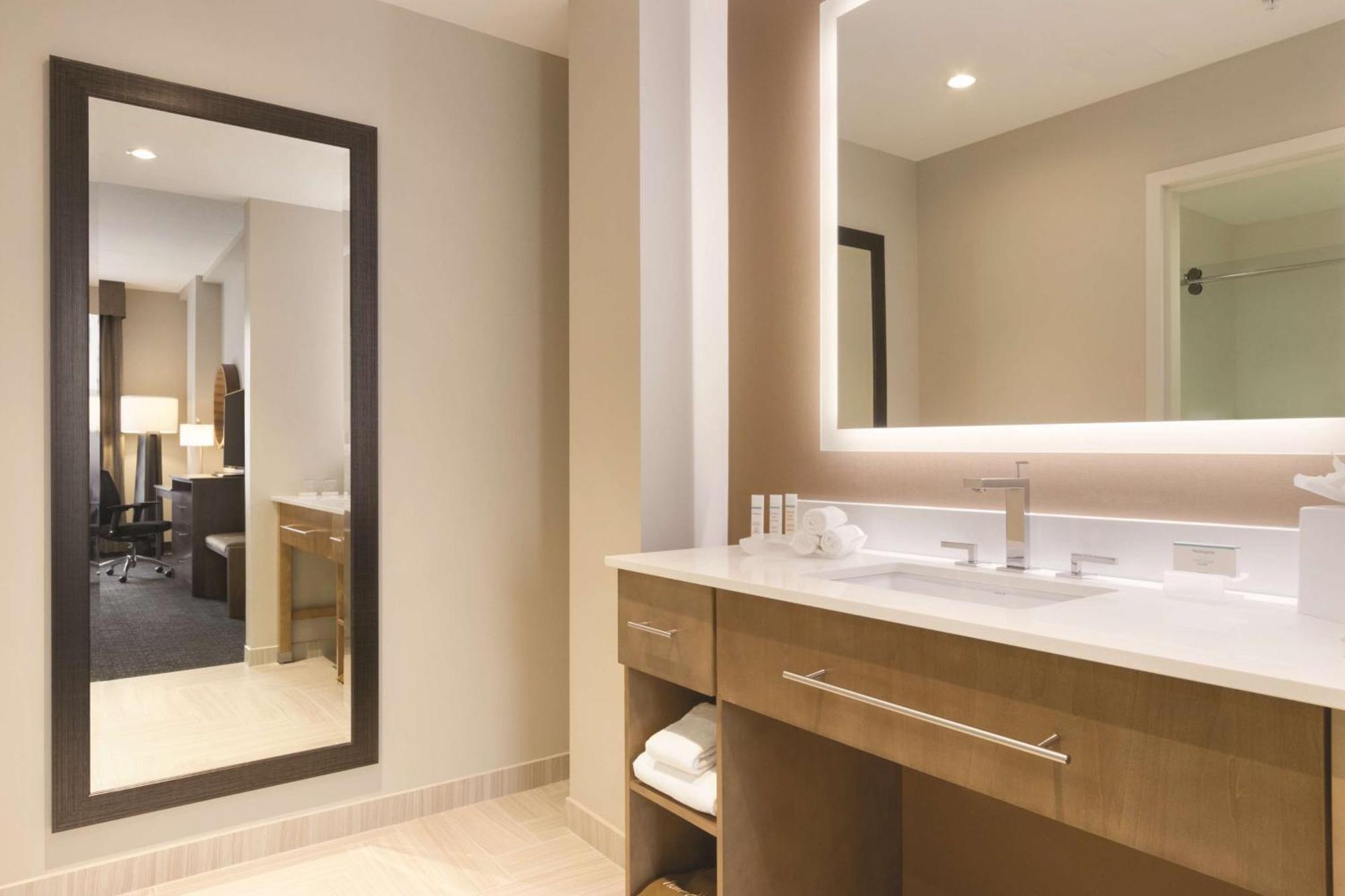 Homewood Suites By Hilton Calgary Downtown Esterno foto