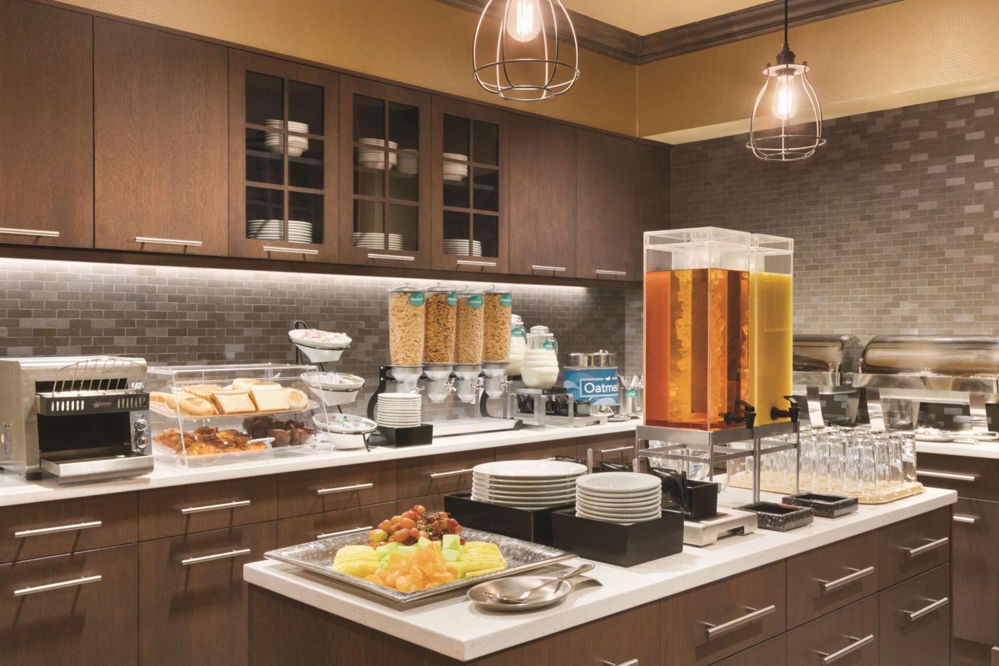 Homewood Suites By Hilton Calgary Downtown Esterno foto